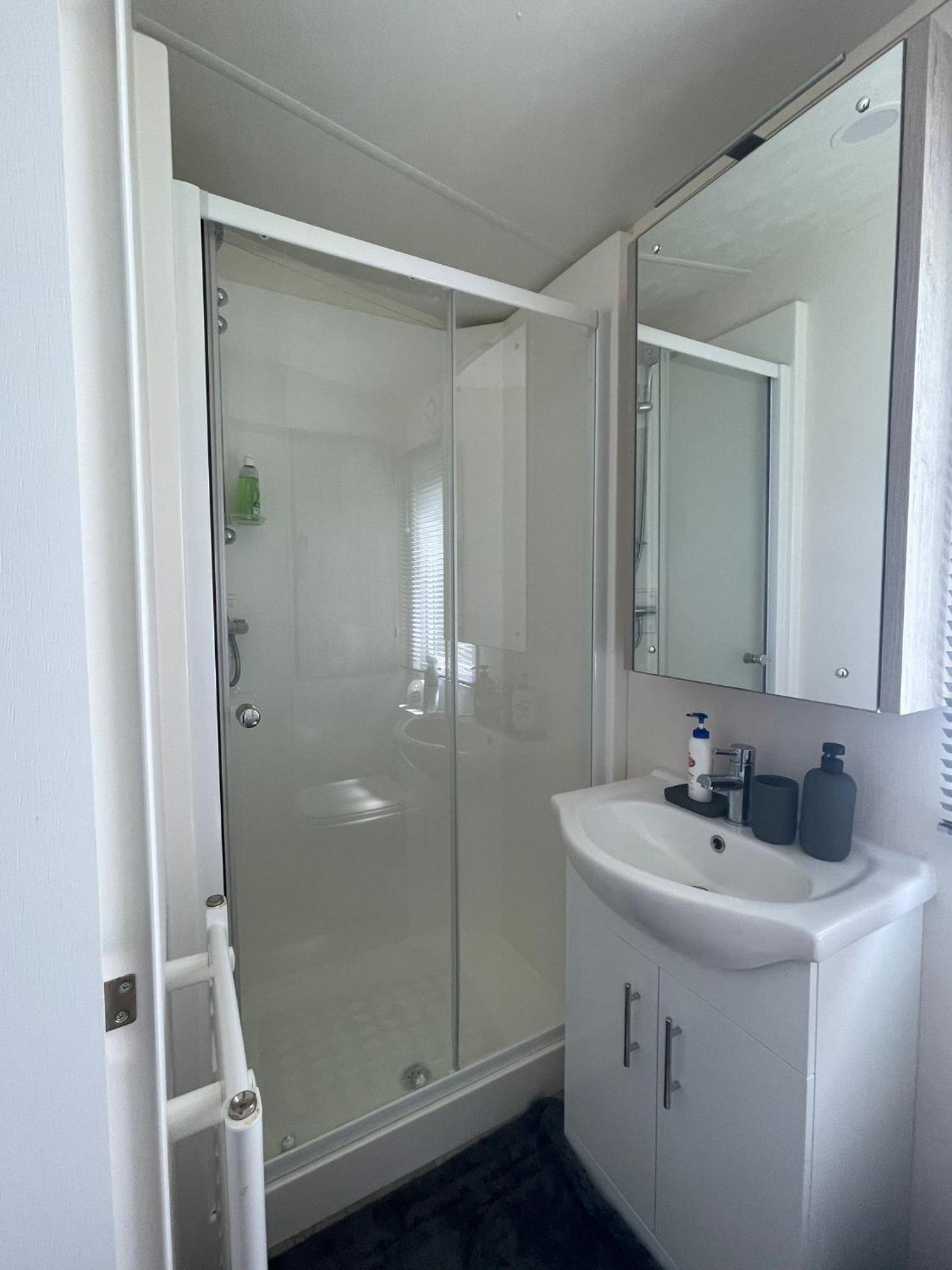 District Luxury * Plumbland