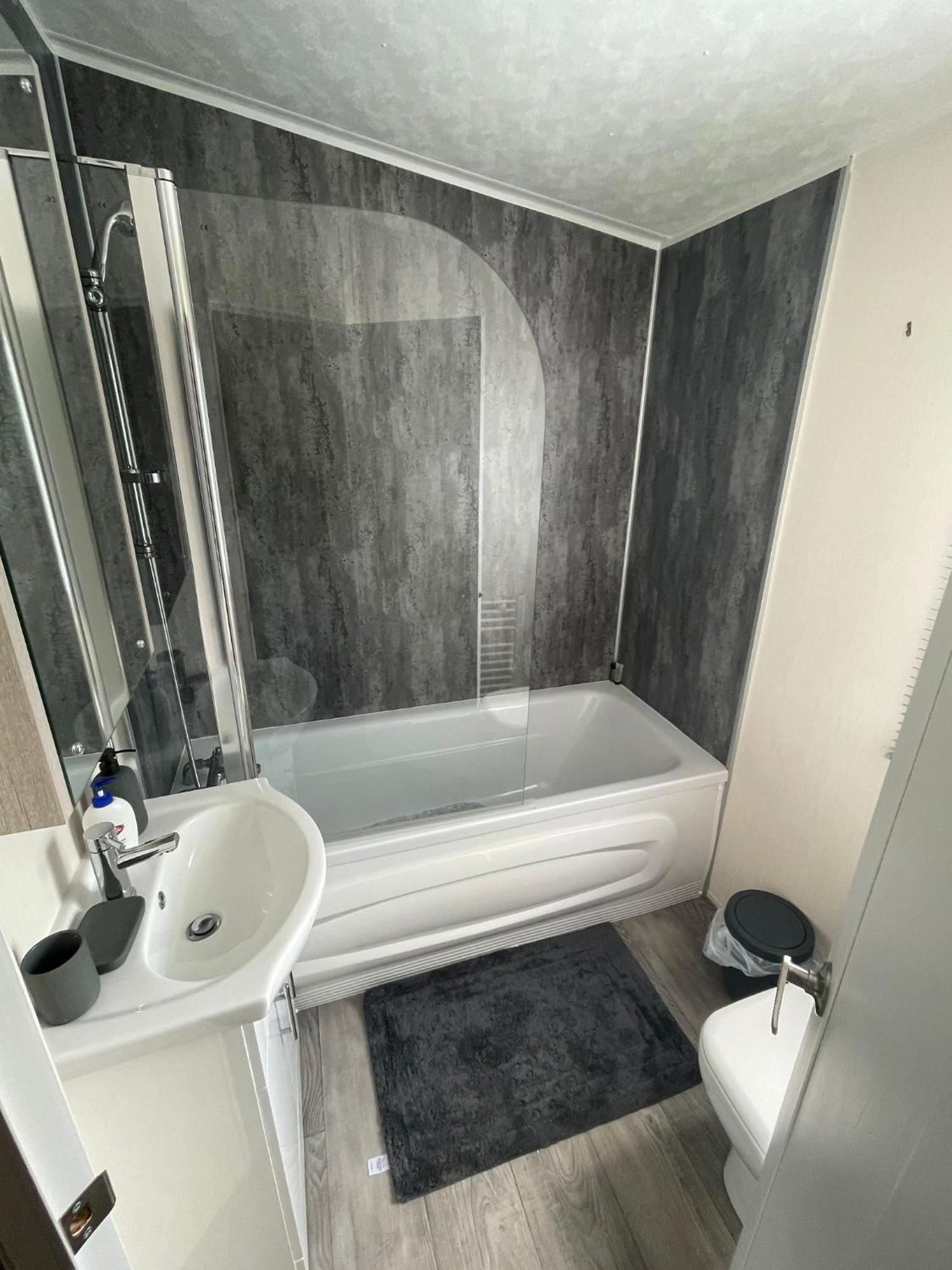 District Luxury Plumbland